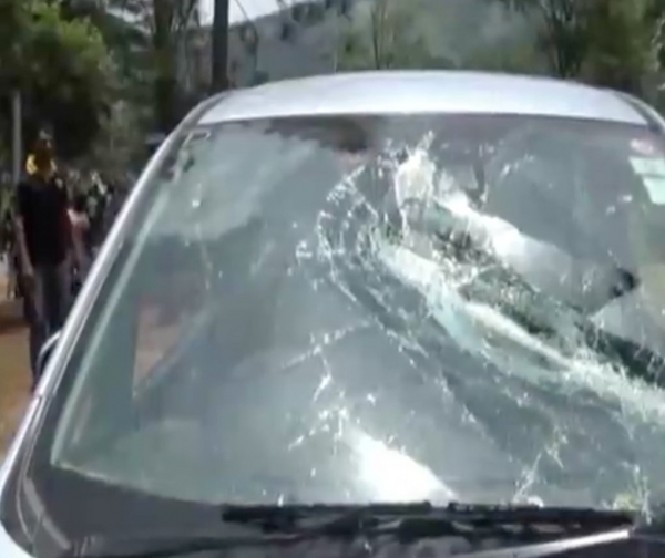 Protestors Pelt Stones At Buildings And Doctors Vehicles In Galaha Hospital Premises: Charge Negligence Led to Child&#039;s Death