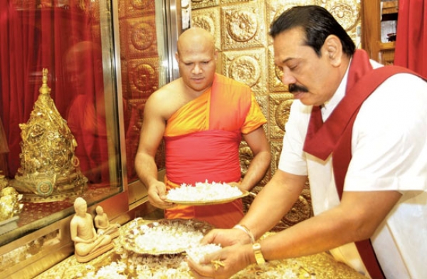 Newly-Sworn In Prime Minister Mahinda Rajapaksa Visits Dalada Maligawa In Kandy For Blessings