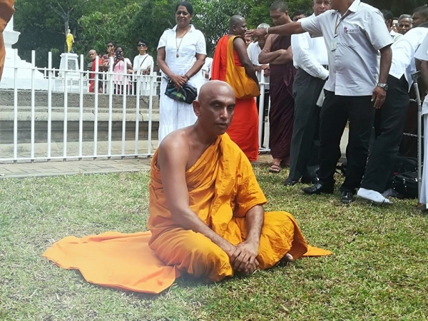 Rathana Thera Visits CID To Make Request On Investigation Into Alleged &quot;Shariah University&quot; In Batticaloa