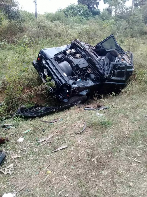 Military Vehicle Veers Off Road In Mullaitivu: Two Army Officers Die And Four Others Sustain Injuries