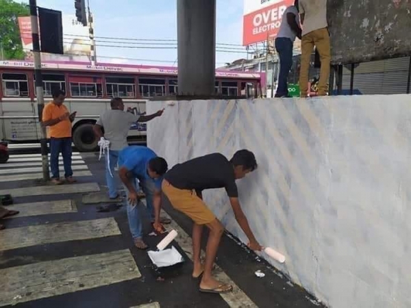 &#039;Street Artists&#039; Erase Hazard Stripes Under Dehiwala Flyover For Wall Paintings: Social Media Users Decry &quot;Moronic Act&quot;