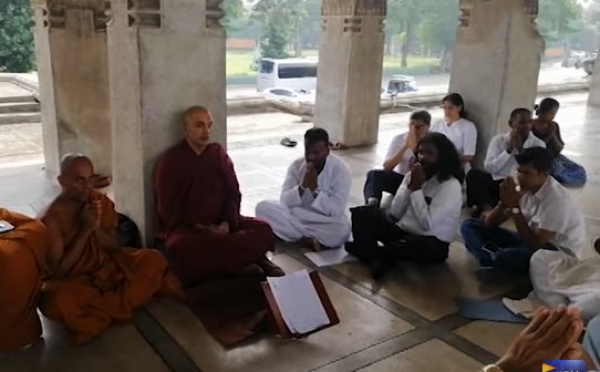 Ven. Ududumbara Kashyapa Thera Calls Off Fast After Interventions From PM And Rajapaksa Reps