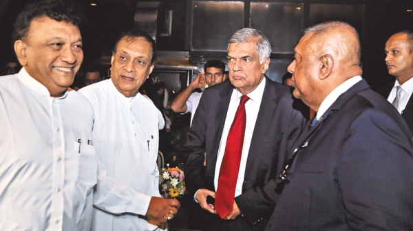 UNP Committee With Three &#039;Sirisena Sympathizers&#039; To Present Recommendations Today: Will They Decide To Co-exist With SLFP?