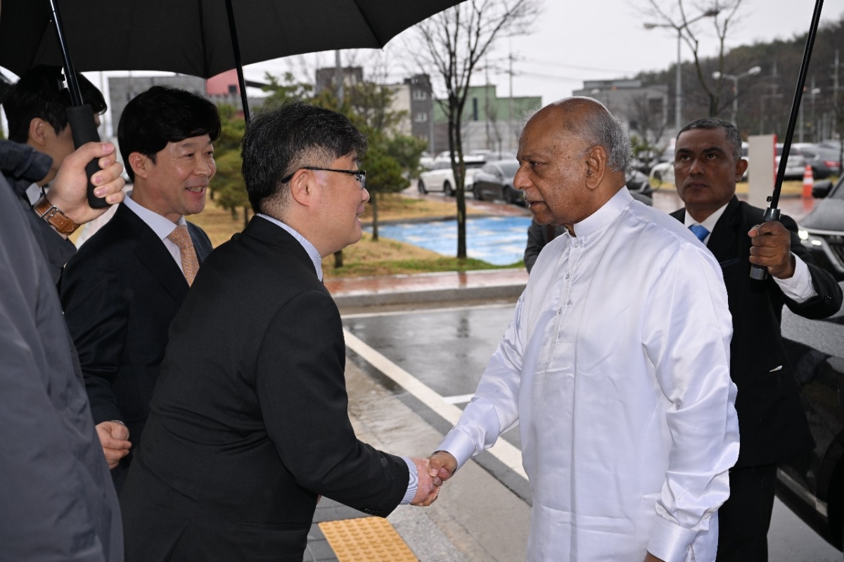 Prime Minister Gunawardena Tours SK Biotech Research Institute in South Korea