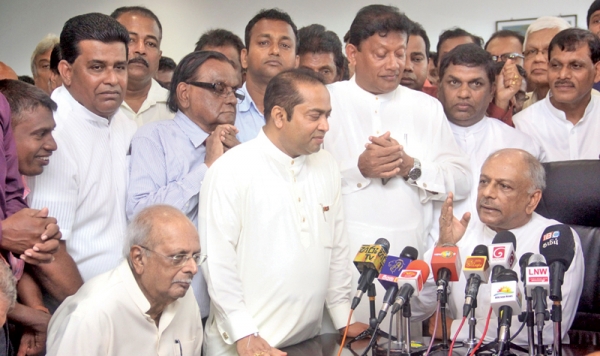 Leftist Parties In UPFA Keen On Pushing Dinesh Gunawardena As Their Presidential Candidate: Crucial Meeting This Evening